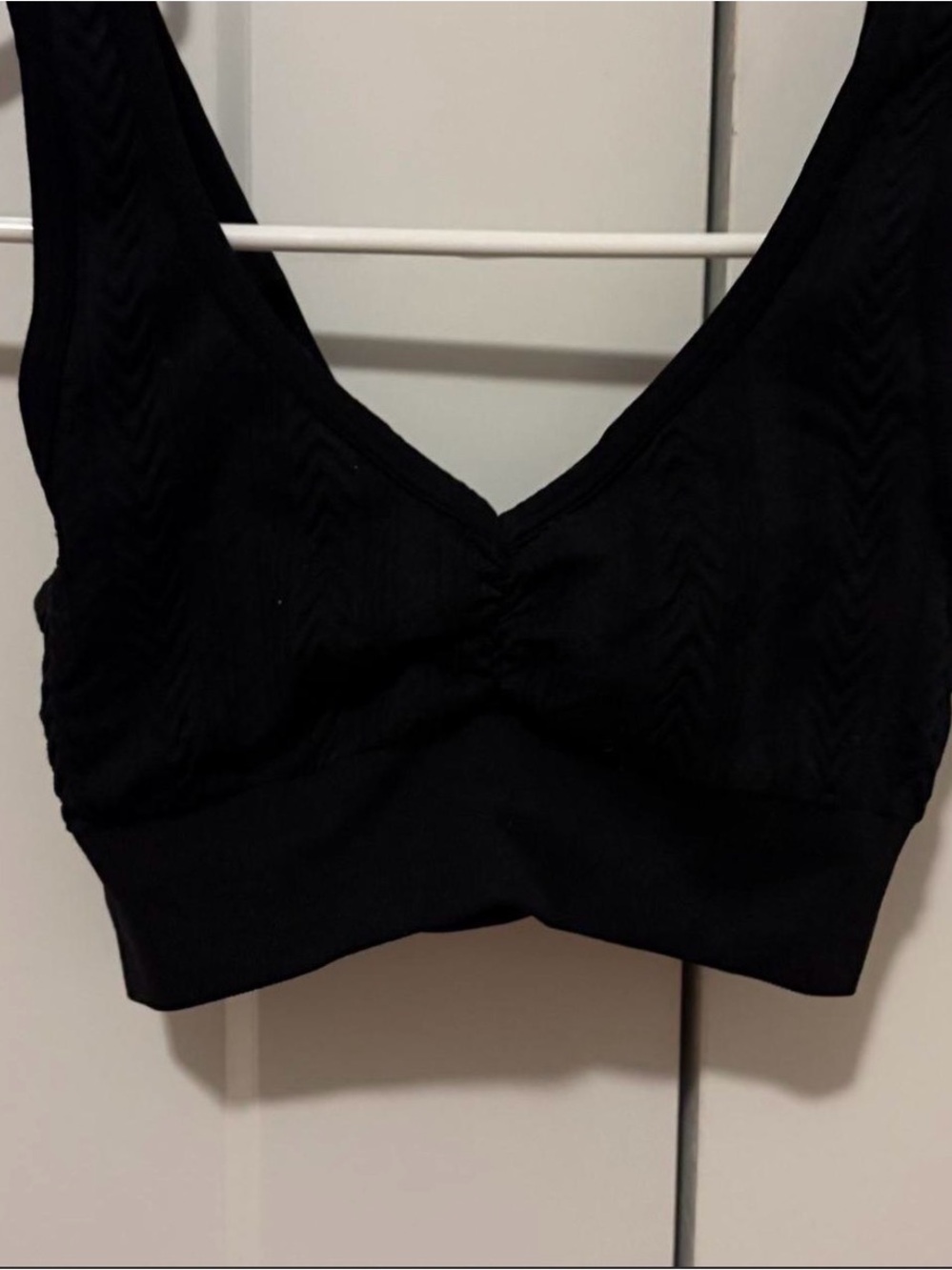 aerie Black Seamless V-Neck Sports Bralette